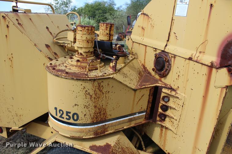 image for item K1959 Vermeer 1250 wood chipper