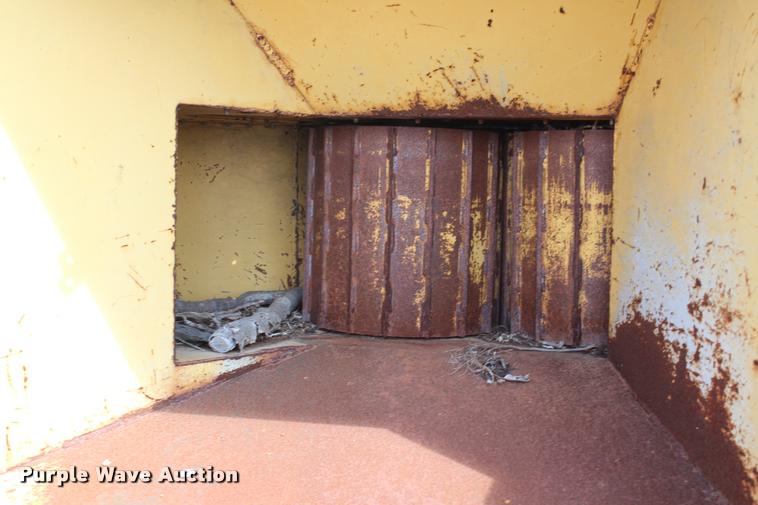 image for item K1959 Vermeer 1250 wood chipper