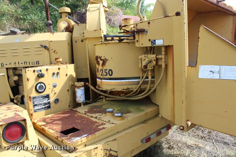 image for item K1959 Vermeer 1250 wood chipper