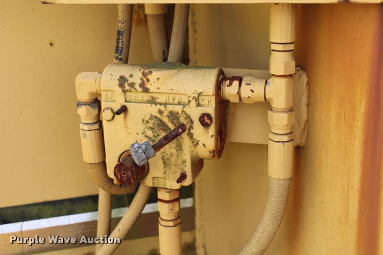 image for item K1959 Vermeer 1250 wood chipper