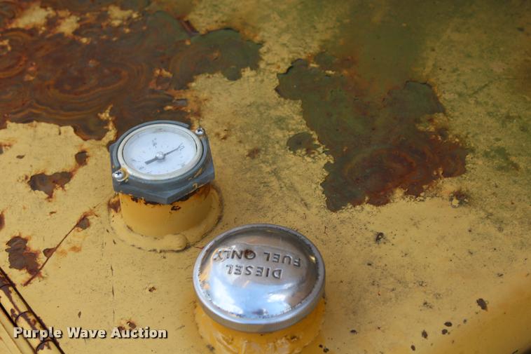 image for item K1959 Vermeer 1250 wood chipper