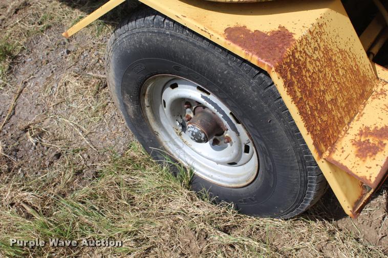 image for item K1959 Vermeer 1250 wood chipper