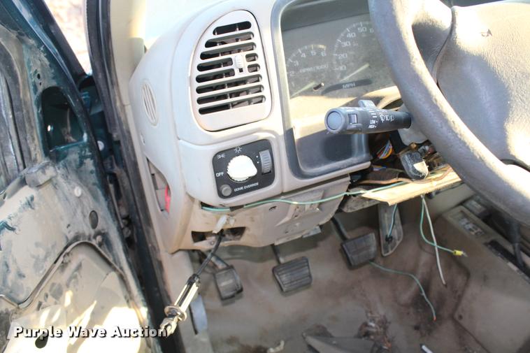 image for item K1973 1996 GMC Sierra 1500 pickup truck