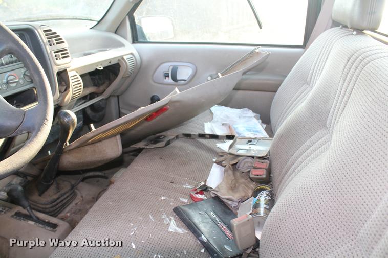 image for item K1973 1996 GMC Sierra 1500 pickup truck