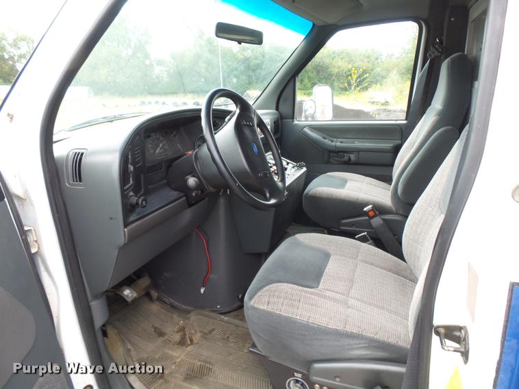 image for item K3044 1993 Ford Econoline E350 Wheeled Coach ambulance