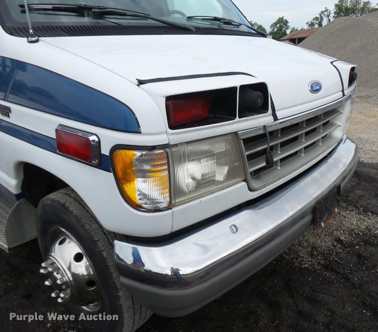image for item K3044 1993 Ford Econoline E350 Wheeled Coach ambulance