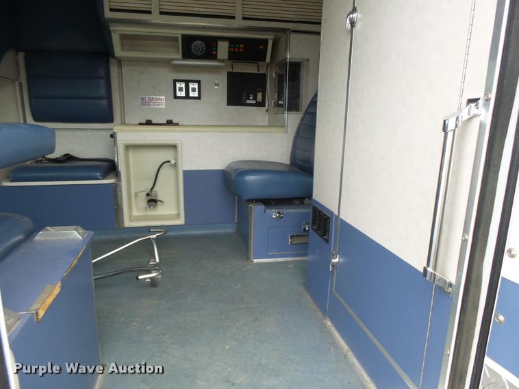 image for item K3044 1993 Ford Econoline E350 Wheeled Coach ambulance