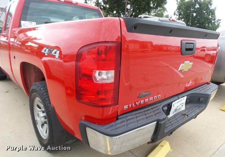 image for item K3049 2008 Chevrolet Silverado 1500 Ext. Cab pickup truck