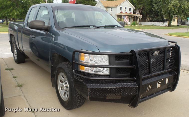 image for item K3052 2008 Chevrolet Silverado 1500 Ext. Cab pickup truck