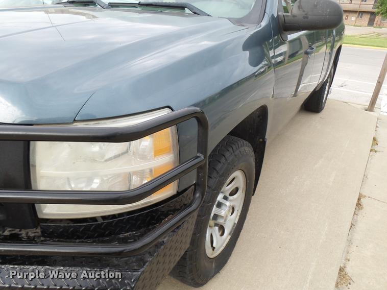 image for item K3052 2008 Chevrolet Silverado 1500 Ext. Cab pickup truck