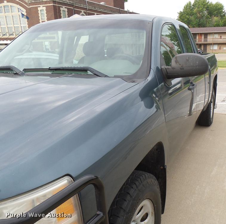 image for item K3052 2008 Chevrolet Silverado 1500 Ext. Cab pickup truck