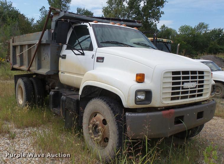 image for item K3055 2001 GMC C7500 dump truck