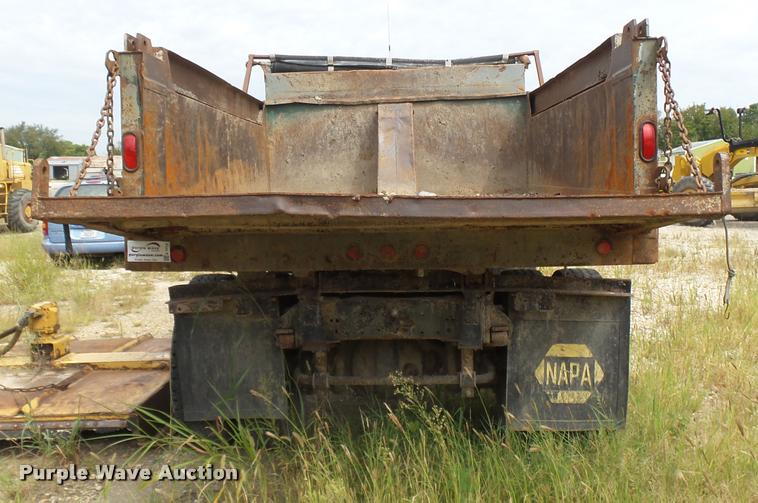 image for item K3055 2001 GMC C7500 dump truck