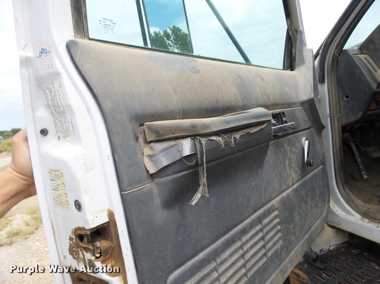 image for item K3055 2001 GMC C7500 dump truck