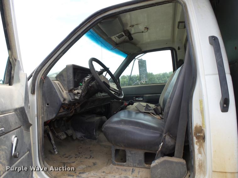 image for item K3055 2001 GMC C7500 dump truck