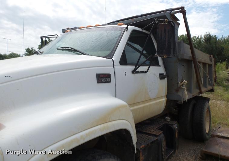 image for item K3055 2001 GMC C7500 dump truck