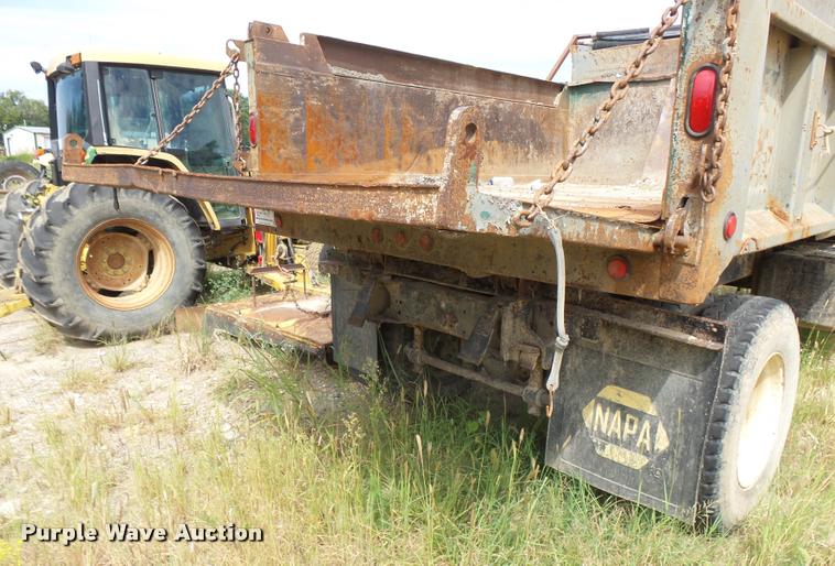 image for item K3055 2001 GMC C7500 dump truck