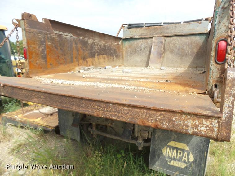 image for item K3055 2001 GMC C7500 dump truck
