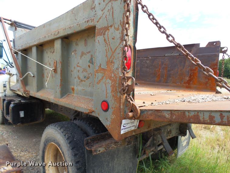 image for item K3055 2001 GMC C7500 dump truck