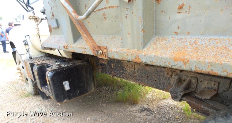 image for item K3055 2001 GMC C7500 dump truck