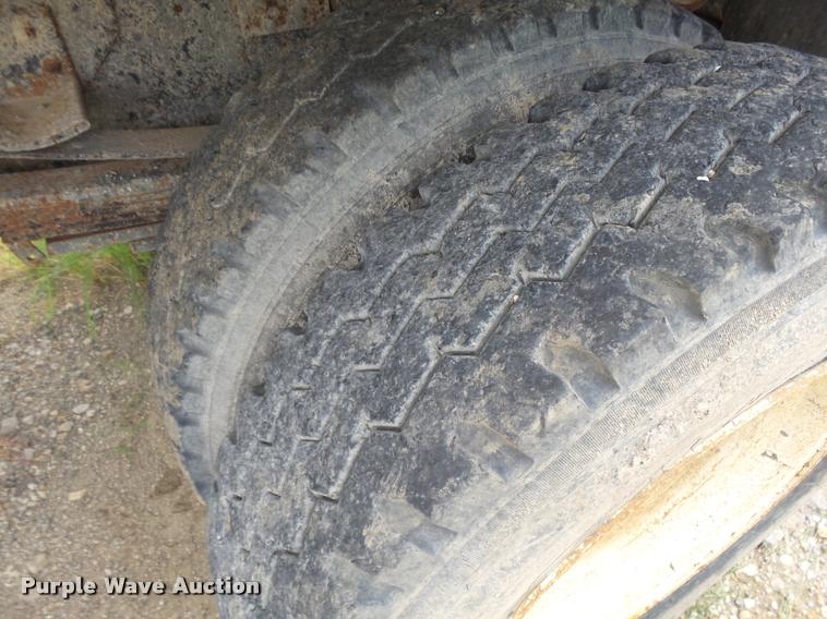 image for item K3055 2001 GMC C7500 dump truck