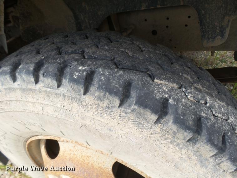 image for item K3055 2001 GMC C7500 dump truck