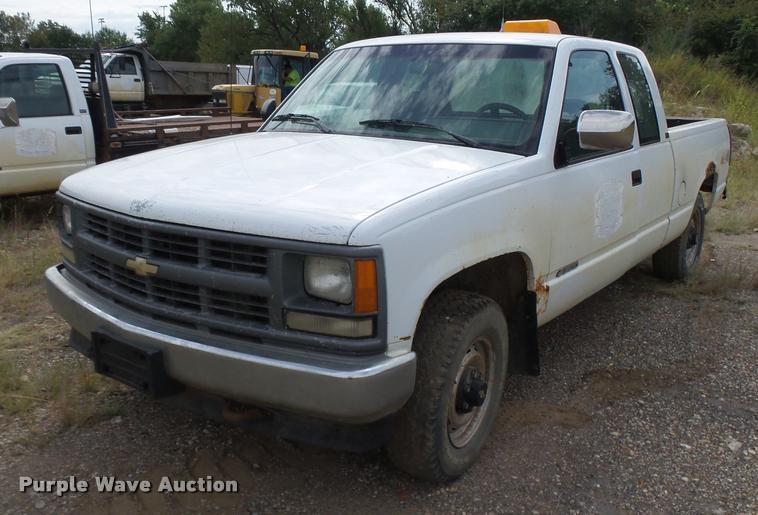 image for item K3057 1994 Chevrolet 1500 Ext. Cab pickup truck
