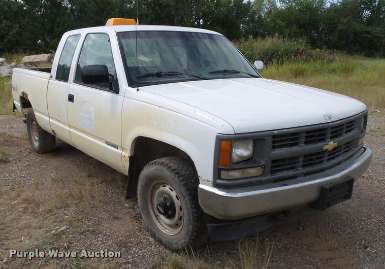 image for item K3057 1994 Chevrolet 1500 Ext. Cab pickup truck