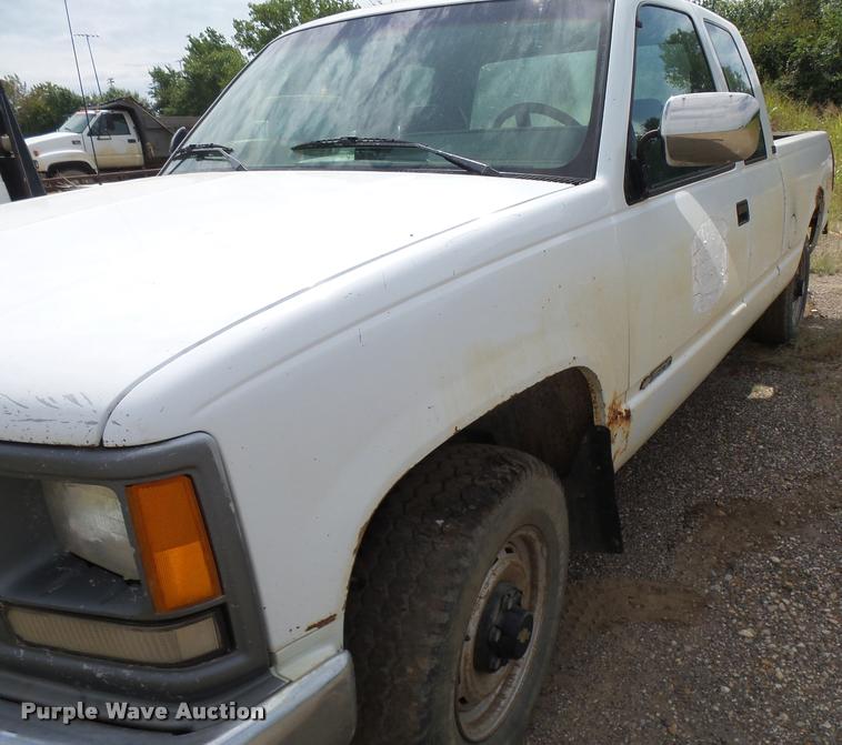 image for item K3057 1994 Chevrolet 1500 Ext. Cab pickup truck