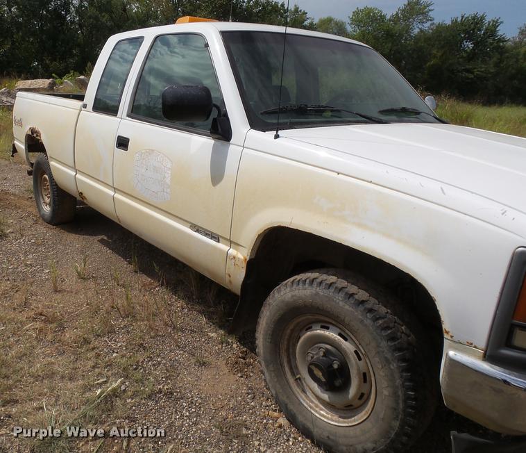 image for item K3057 1994 Chevrolet 1500 Ext. Cab pickup truck