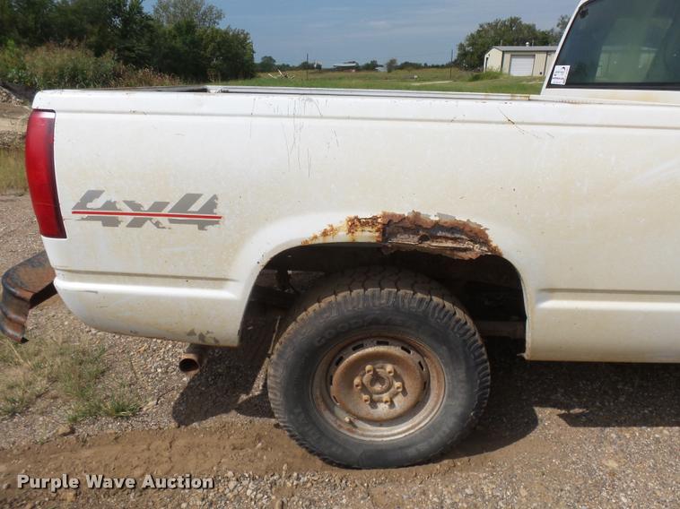 image for item K3057 1994 Chevrolet 1500 Ext. Cab pickup truck