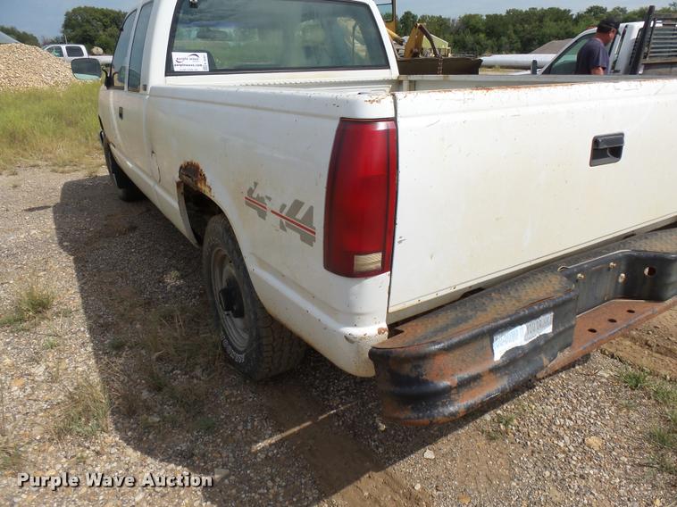 image for item K3057 1994 Chevrolet 1500 Ext. Cab pickup truck
