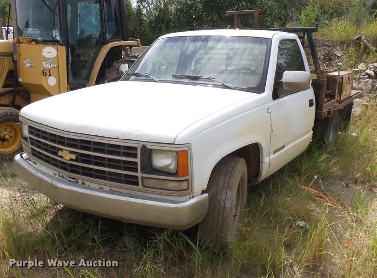 image for item K3059 1991 Chevrolet 2500 flatbed pickup truck