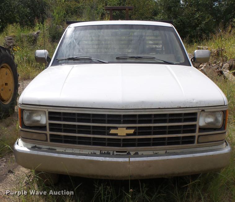 image for item K3059 1991 Chevrolet 2500 flatbed pickup truck