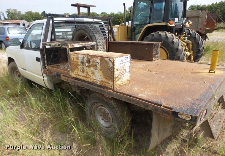 image for item K3059 1991 Chevrolet 2500 flatbed pickup truck