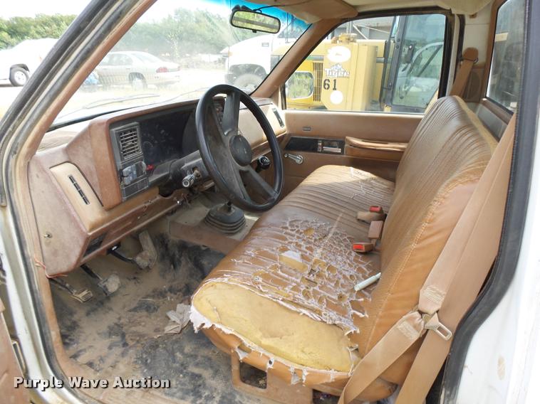 image for item K3059 1991 Chevrolet 2500 flatbed pickup truck