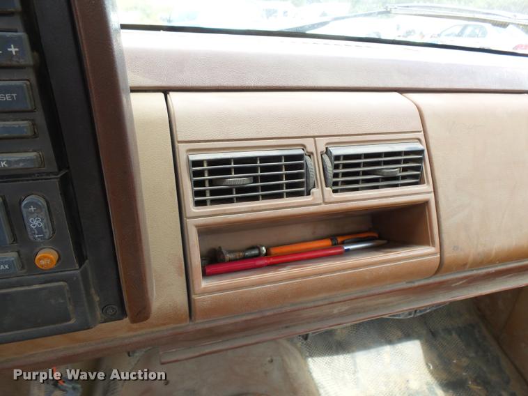 image for item K3059 1991 Chevrolet 2500 flatbed pickup truck