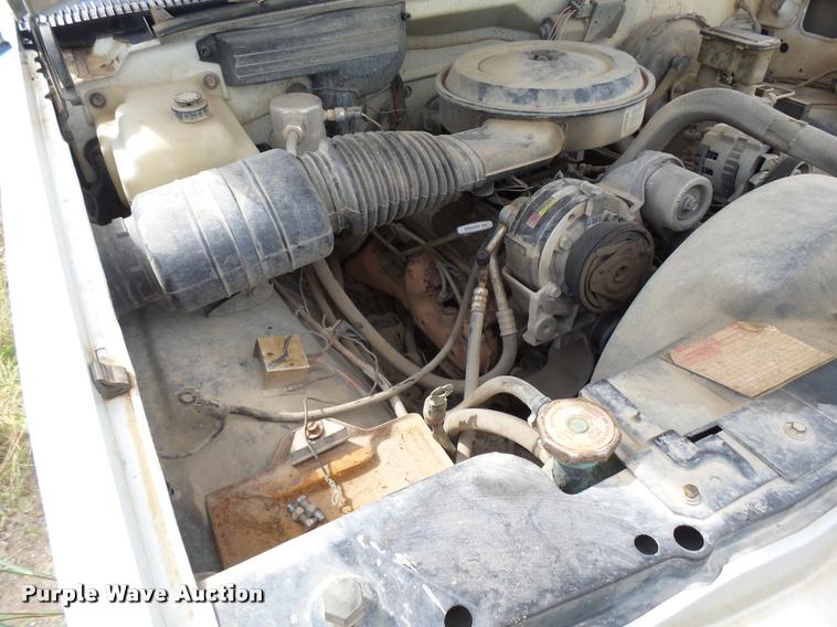 image for item K3059 1991 Chevrolet 2500 flatbed pickup truck