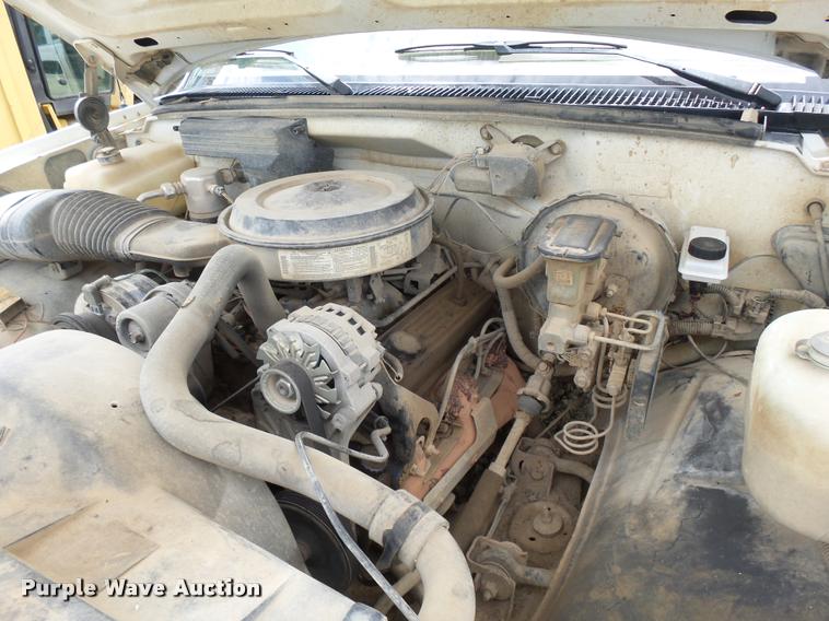 image for item K3059 1991 Chevrolet 2500 flatbed pickup truck