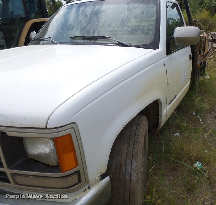 image for item K3059 1991 Chevrolet 2500 flatbed pickup truck