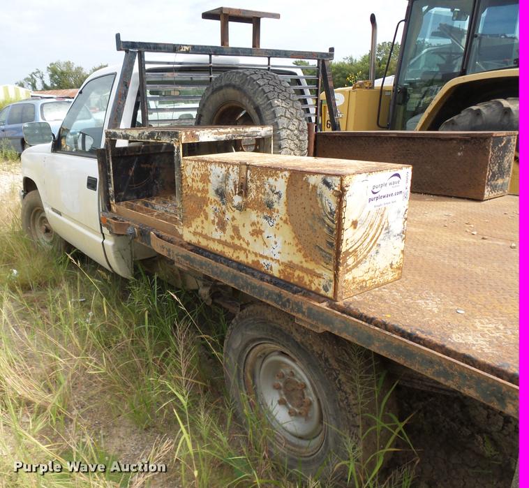 image for item K3059 1991 Chevrolet 2500 flatbed pickup truck