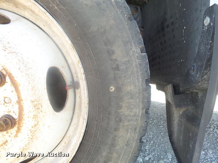 image for item K7722 2004 Ford F550 XL Crew Cab utility bed