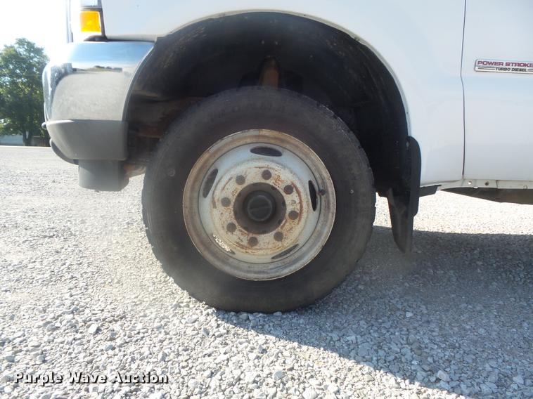 image for item K7722 2004 Ford F550 XL Crew Cab utility bed