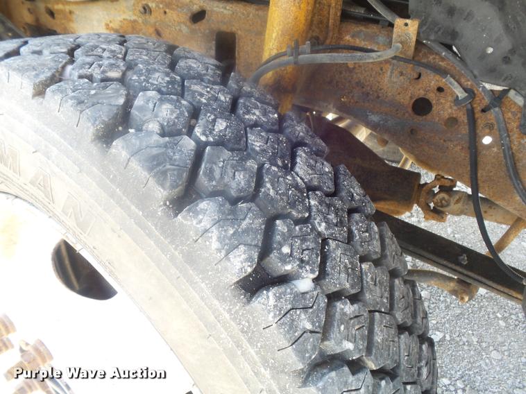 image for item K7722 2004 Ford F550 XL Crew Cab utility bed