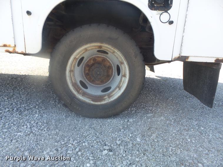 image for item K7722 2004 Ford F550 XL Crew Cab utility bed