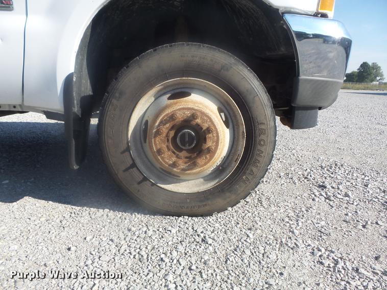 image for item K7722 2004 Ford F550 XL Crew Cab utility bed