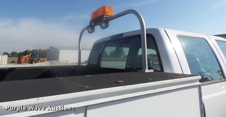 image for item K7722 2004 Ford F550 XL Crew Cab utility bed