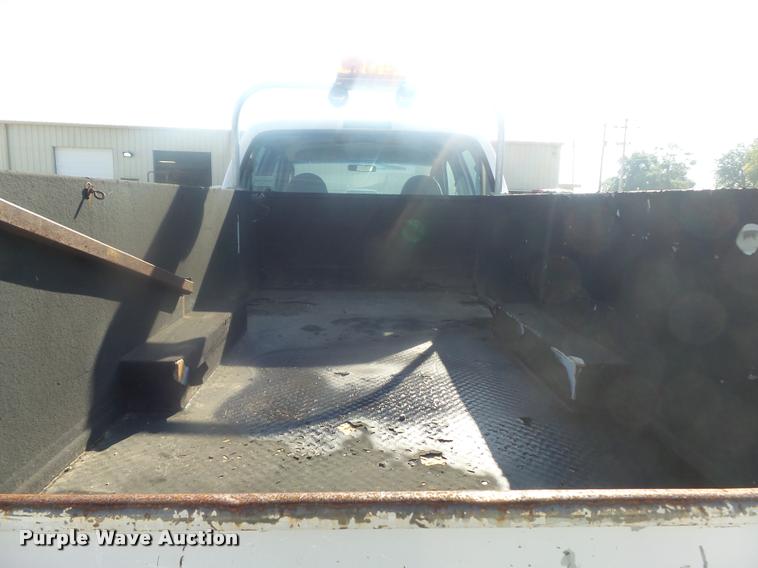 image for item K7722 2004 Ford F550 XL Crew Cab utility bed