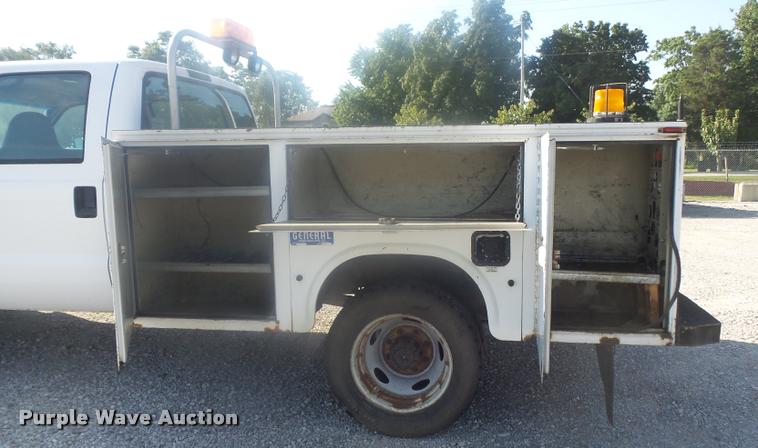 image for item K7722 2004 Ford F550 XL Crew Cab utility bed