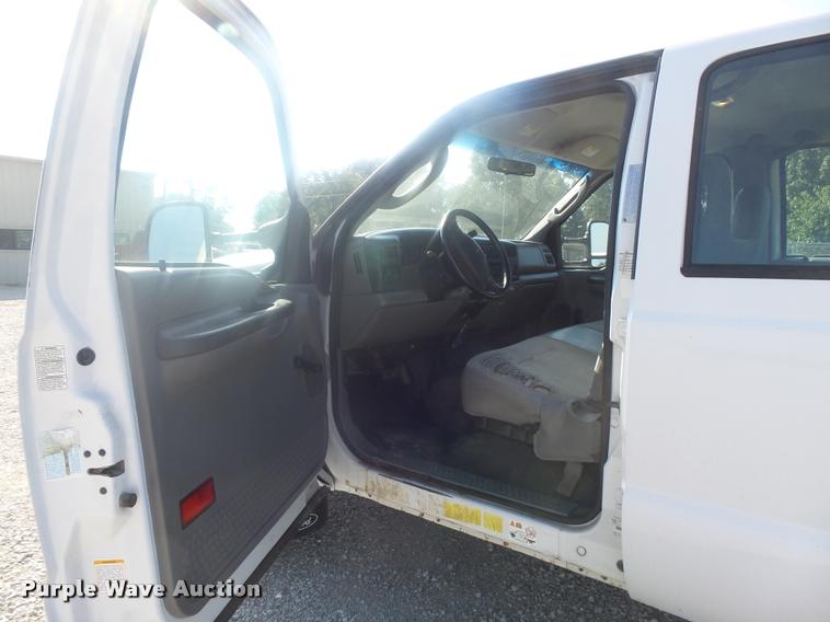 image for item K7722 2004 Ford F550 XL Crew Cab utility bed